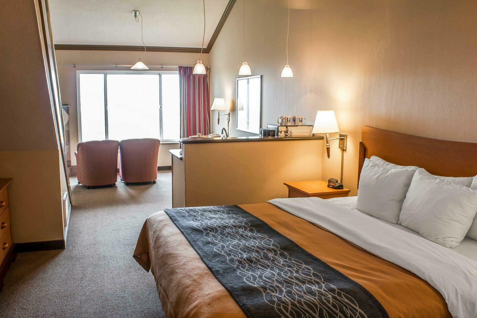 Comfort Inn & Suites Ocean Shores Exterior photo